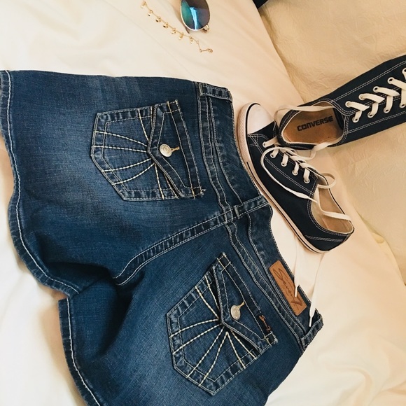 Seven7 dark jean shorts - Picture 2 of 4